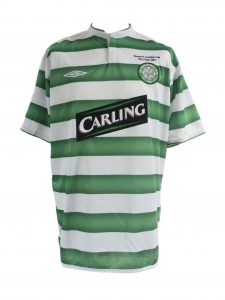 larsson-scottish-cup-final-trophy-lift-change-shirt-2004-front